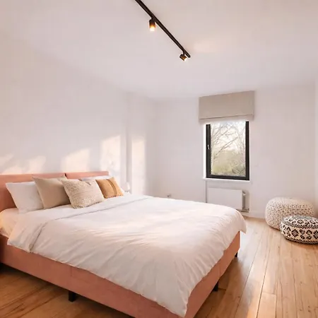 The Knokke Golf Villa - 4 Bedroom Residence With Garden & Hot Tub & Golf Cart
